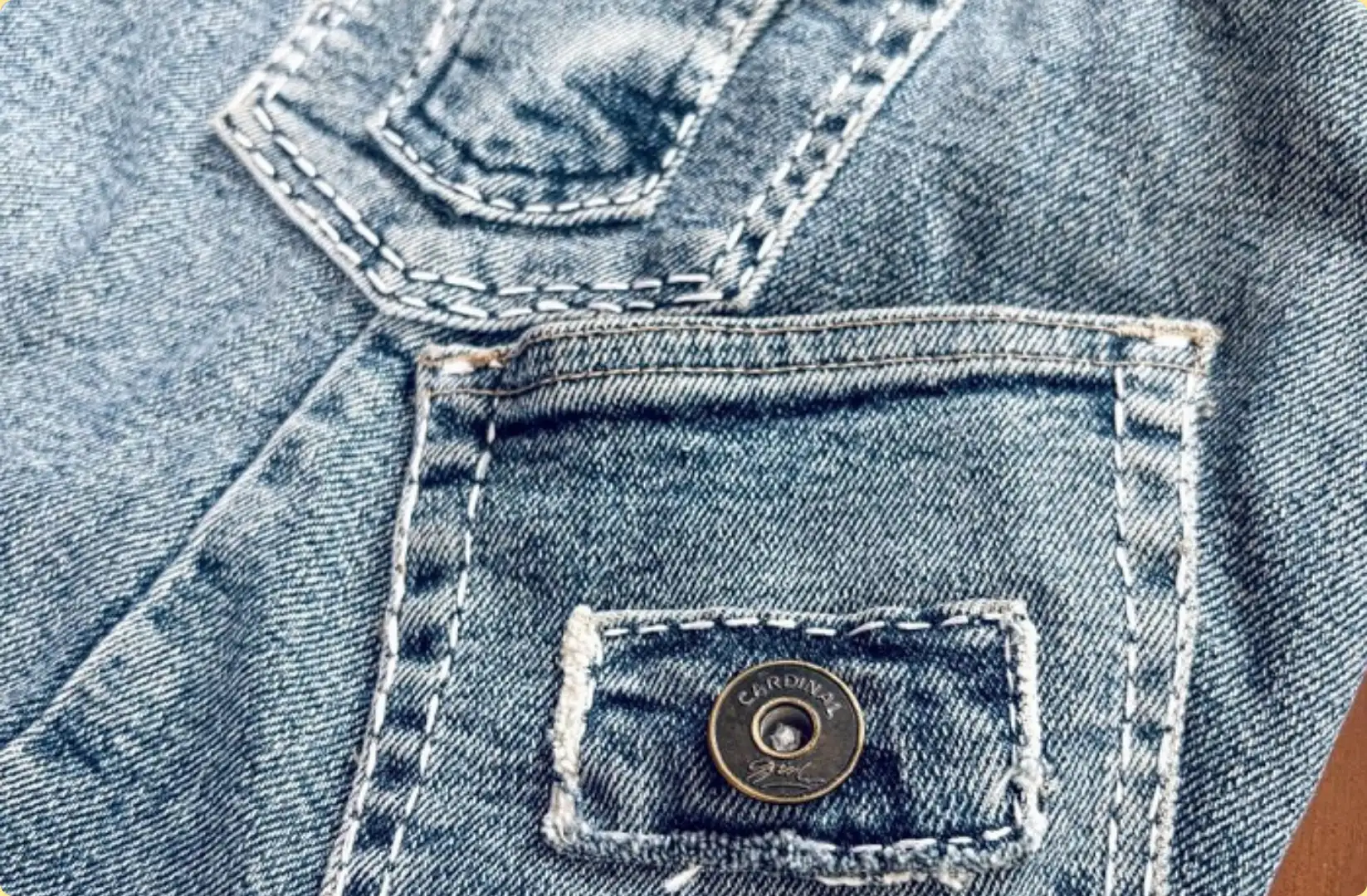Menjahit Ulang Makna: Dari Jeans Bekas ke Kesadaran Baru